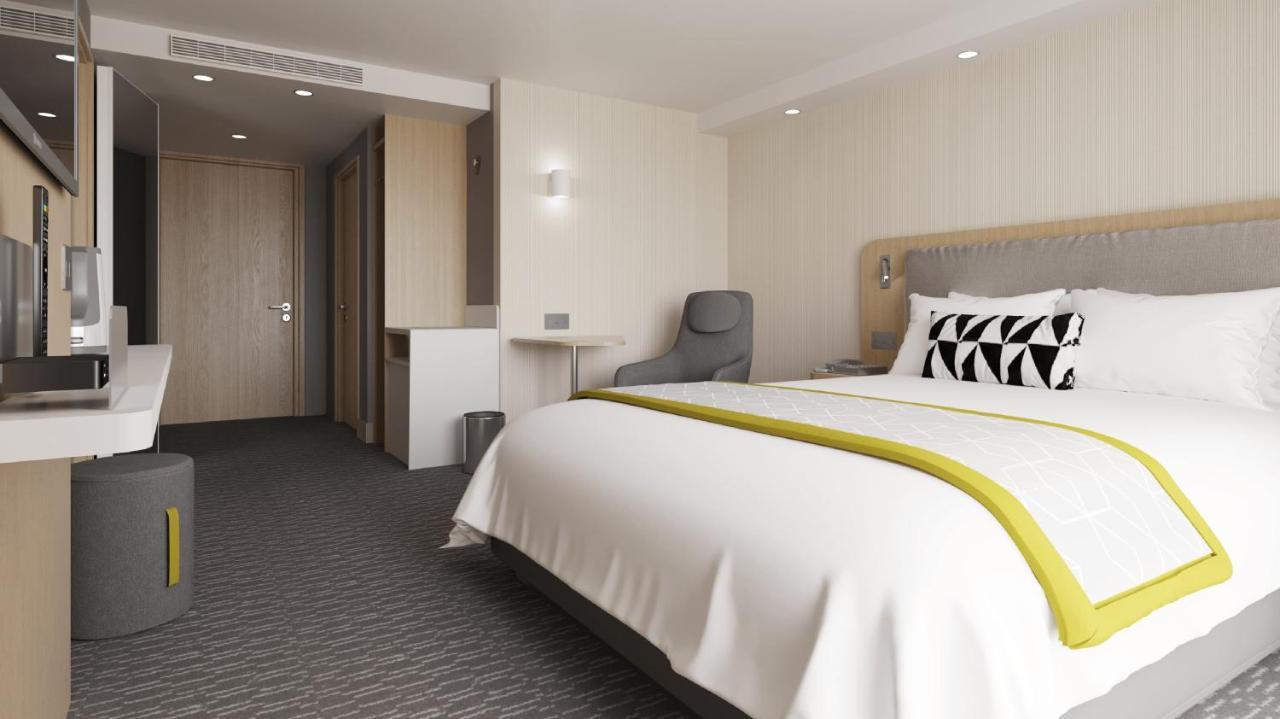 Standard Queen Room